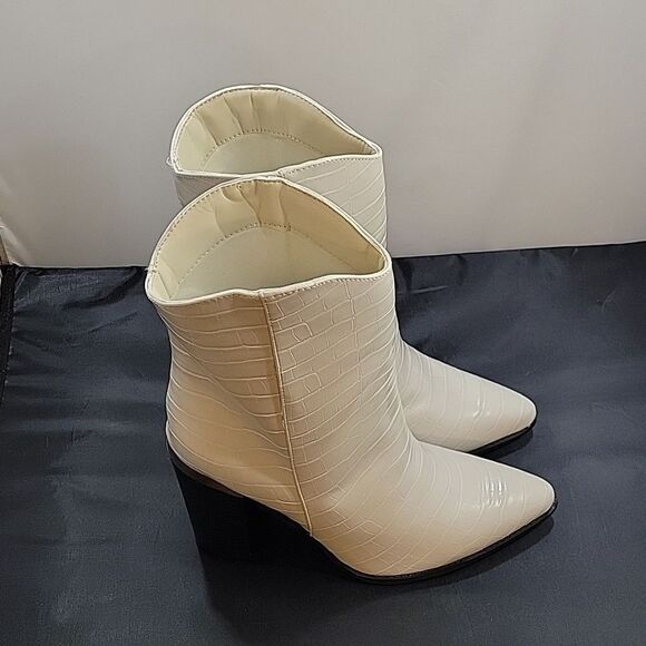 BRAND NEW QUPID POINTED TOE CHUNKY HEEL BOOT - Picture 7 of 15